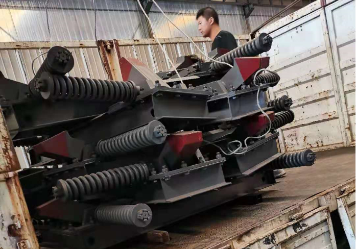 山东东达一批阻车器装车发往河南新乡